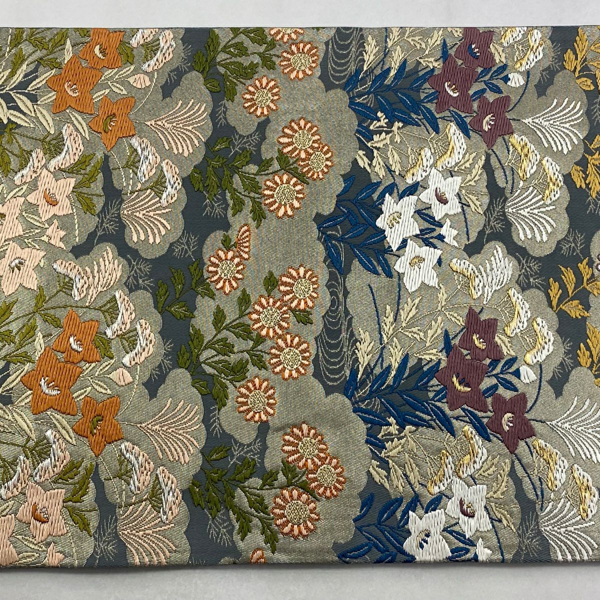 【美品】 袋帶 逸品級 秋草 雲紋 刺繡 金金箔 青灰 六通 純蠶絲