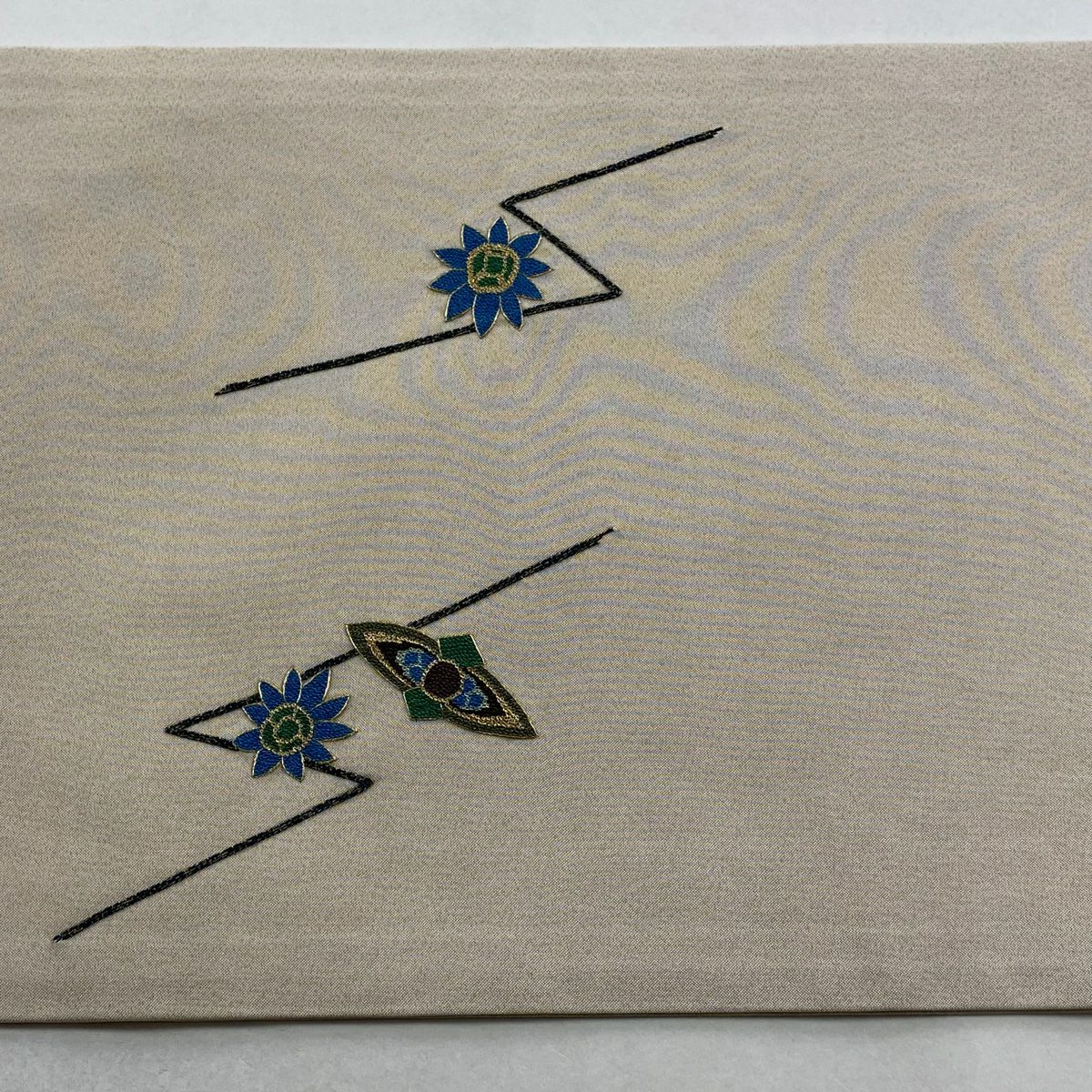 【美品】 開口名古屋帶 名品級 幾何圖案 花 相良刺繡 金線 米色 純蠶絲