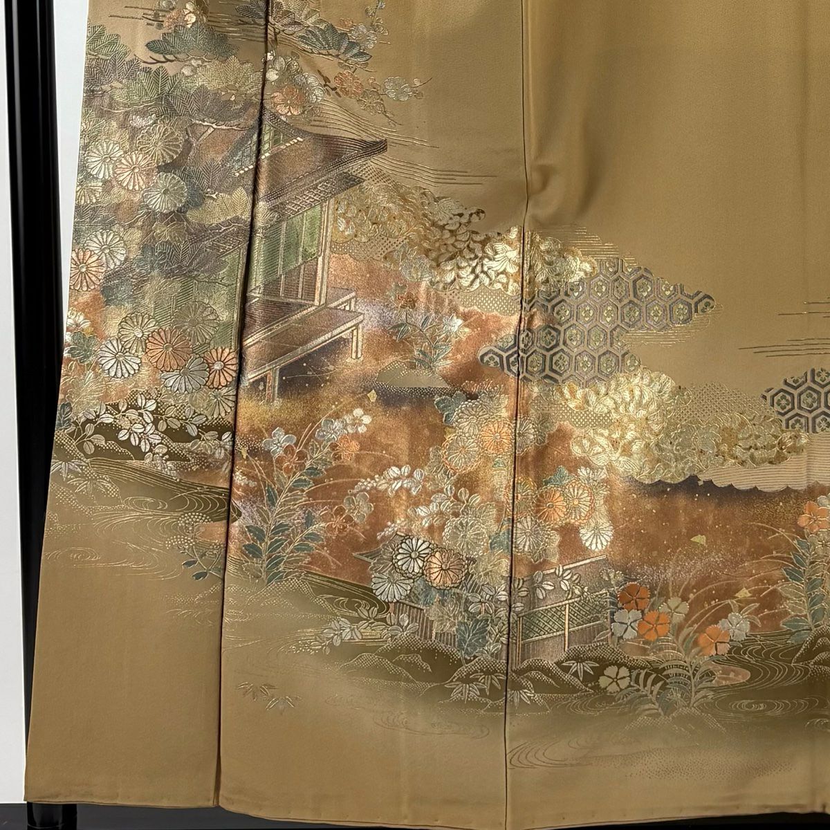 色留袖禮服 身長156cm 袖長63.5cm S 雙層 落款あり 建物 秋草 金銀彩 漸層 山吹茶 純蠶絲 秀品級 一つ紋