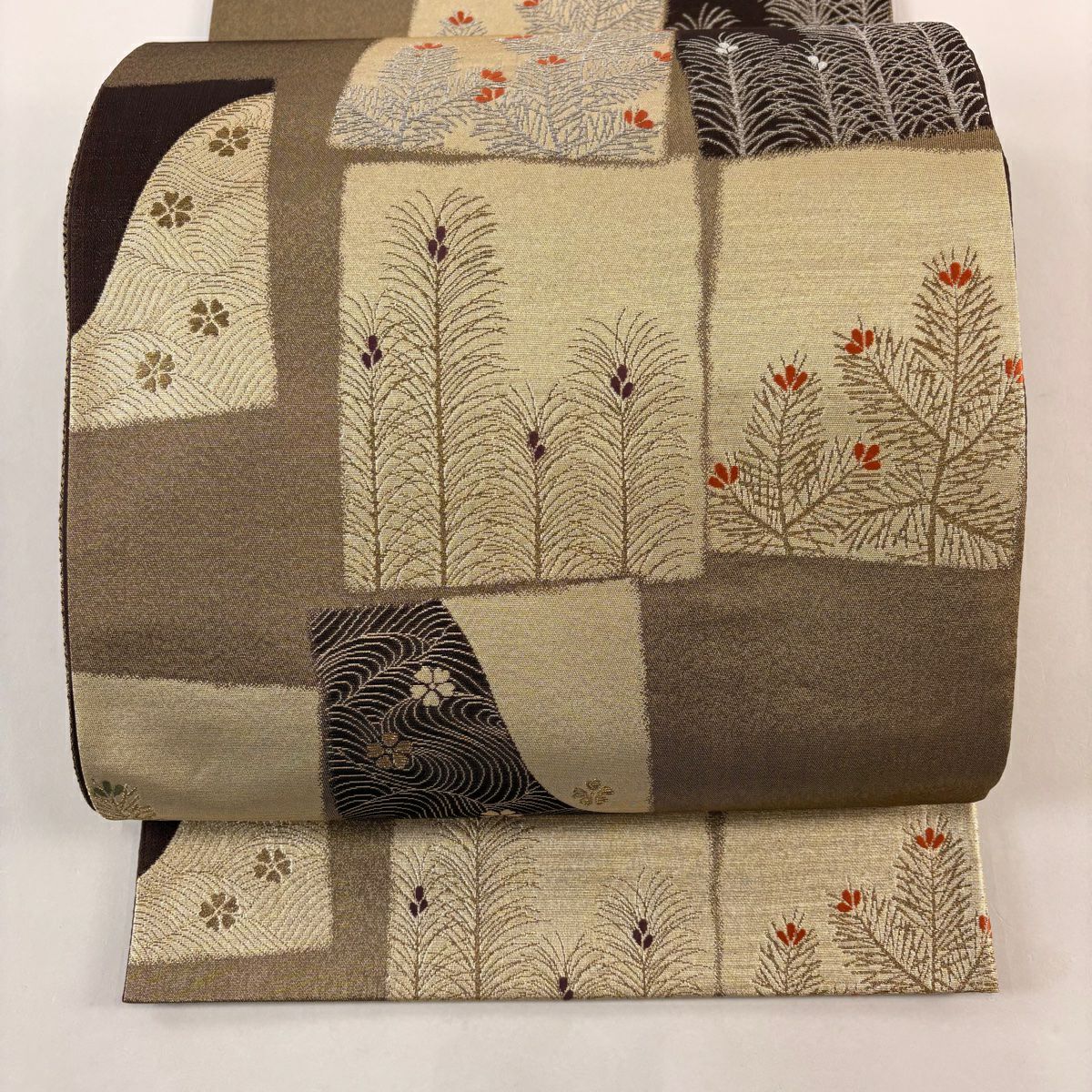 【美品】 袋帶 秀品級 おとづれ 色紙 松樹 金銀彩 金金箔 茶 六通 純蠶絲
