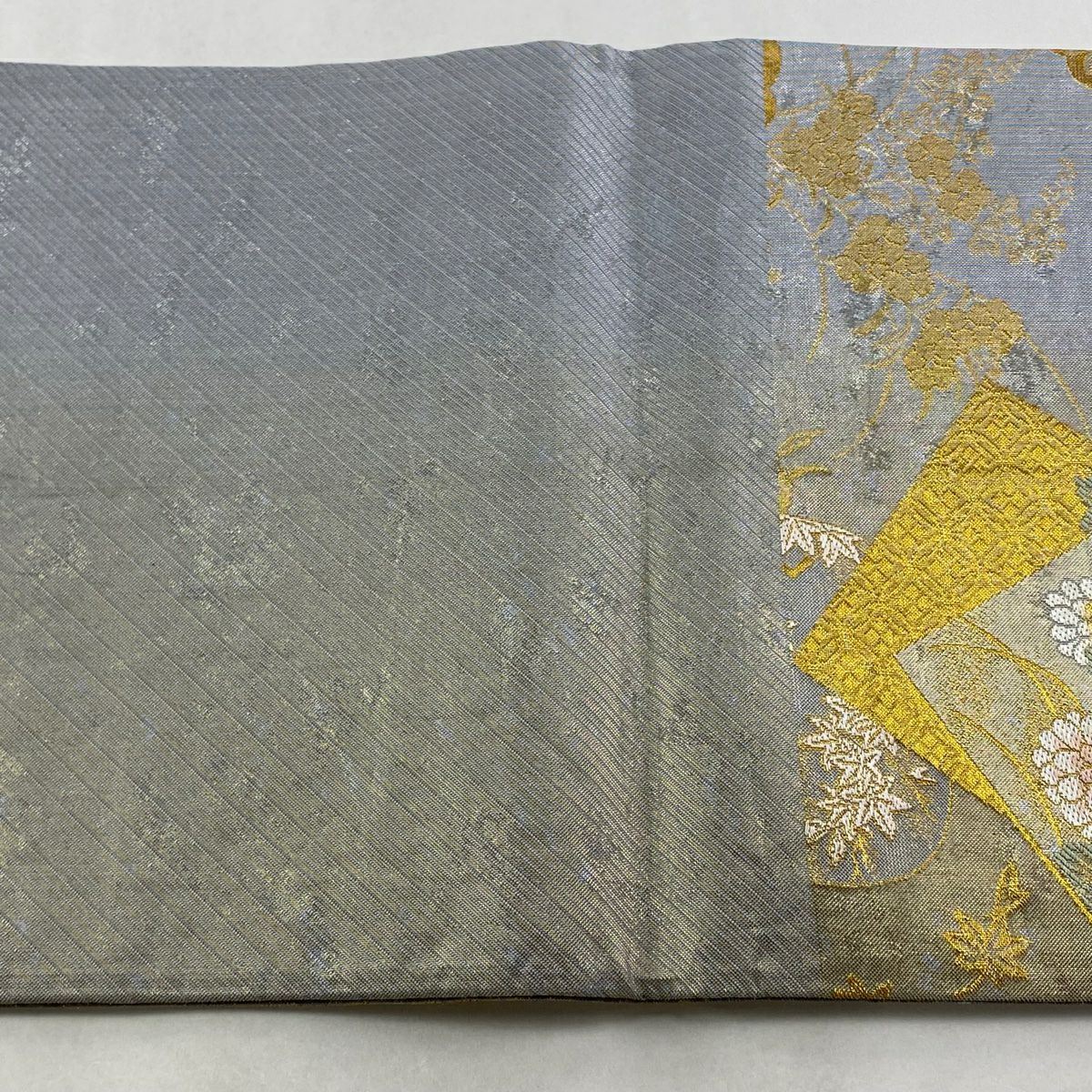 【美品】 袋帶 秀品級 色紙 草花紋 金糸 金金箔 銀 六通 純蠶絲