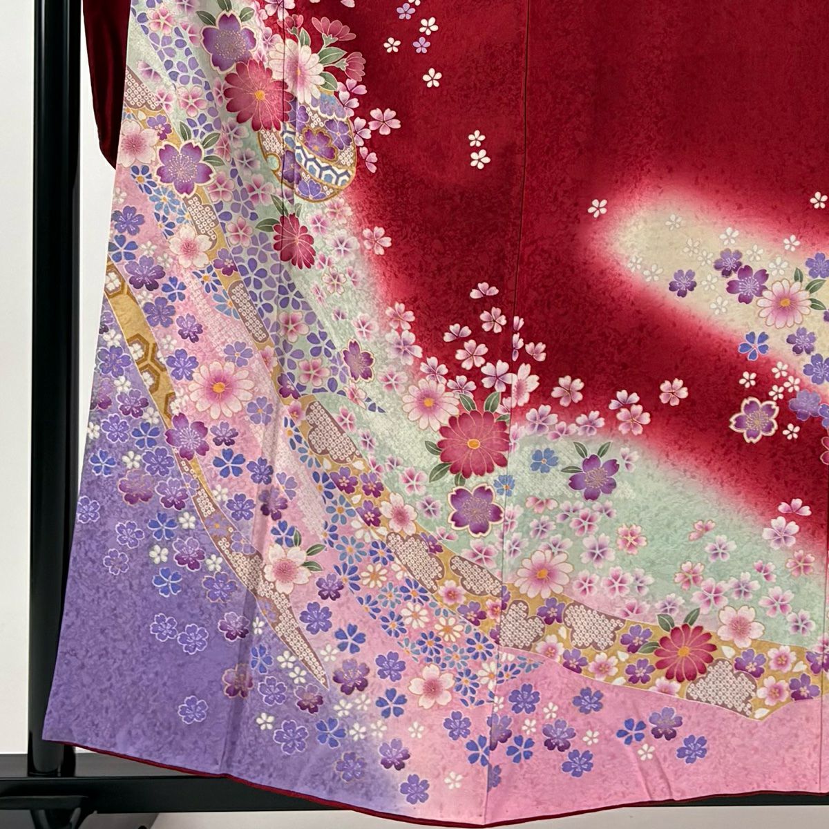 振袖禮服 身長157.5cm 袖長65.5cm M 雙層 鈴 草花紋紋 金彩裝飾 漸層 紅 純蠶絲 名品級