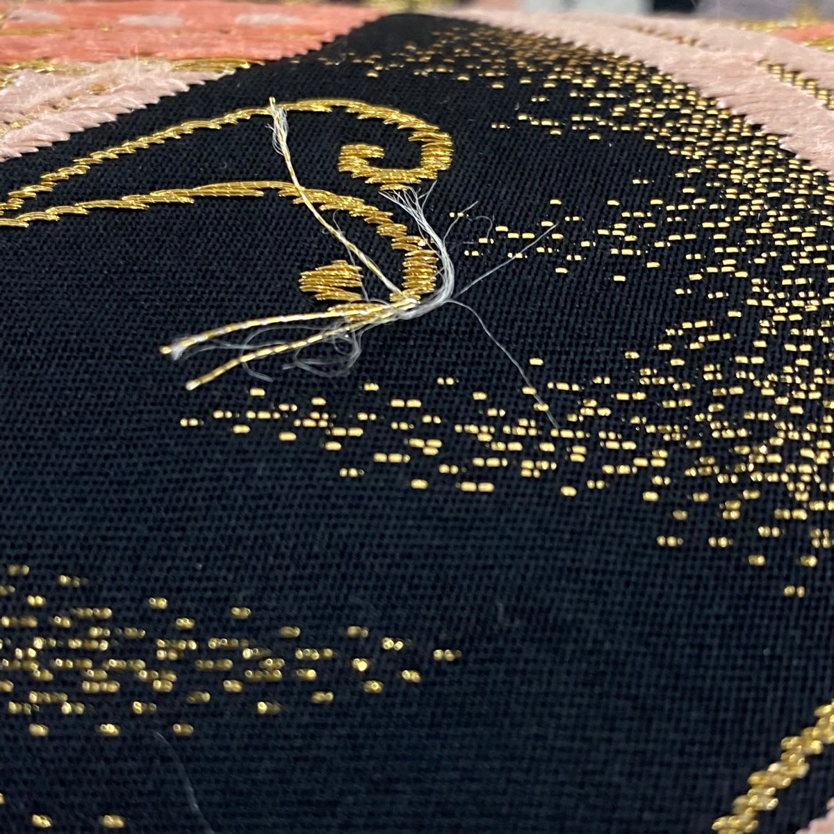 【美品】 袋帶 秀品級 草花紋 蝶 金銀彩 刺繡 黑 六通 純蠶絲