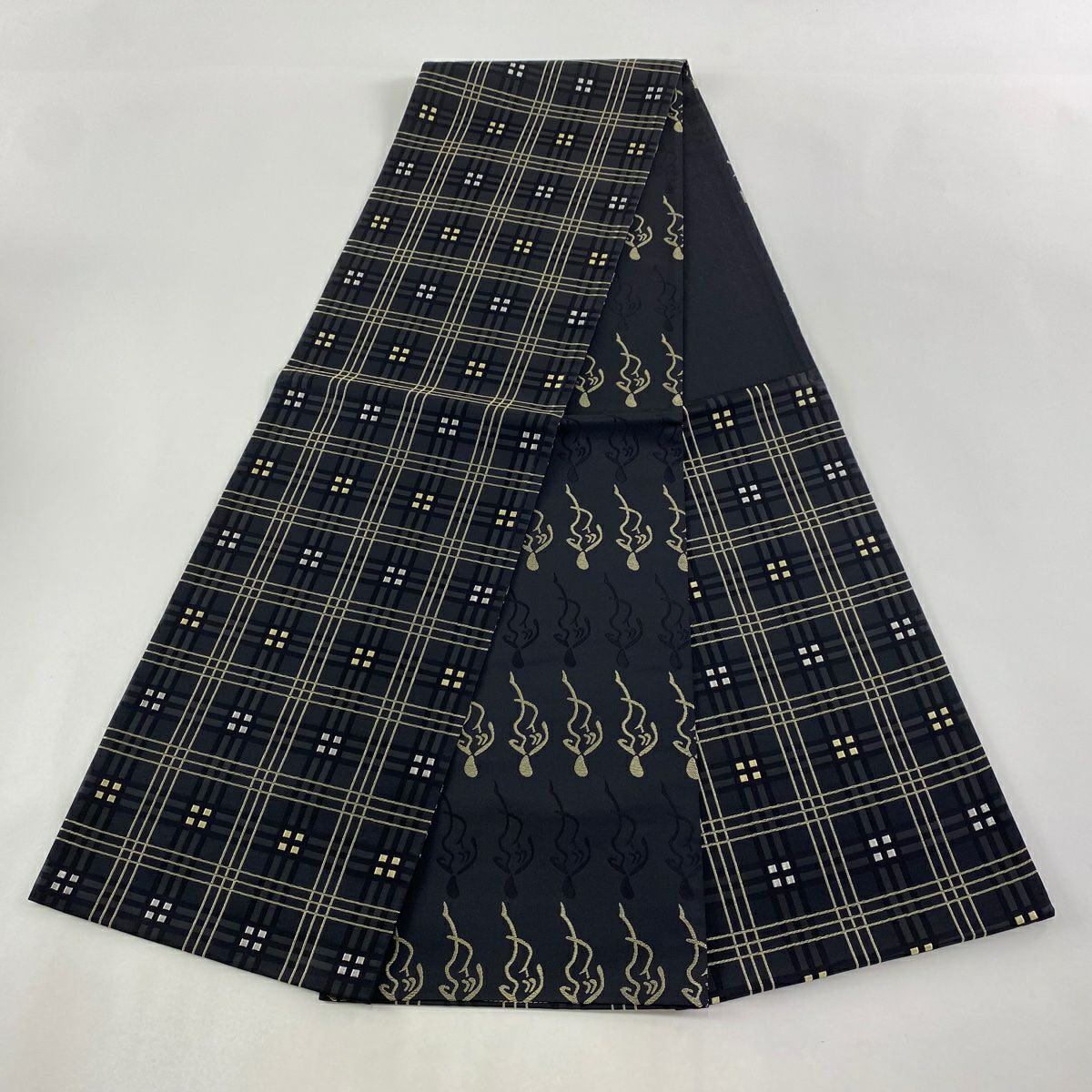 【美品】 袋帶 逸品級 格子 幾何圖案 金銀絲 黑 六通 純蠶絲