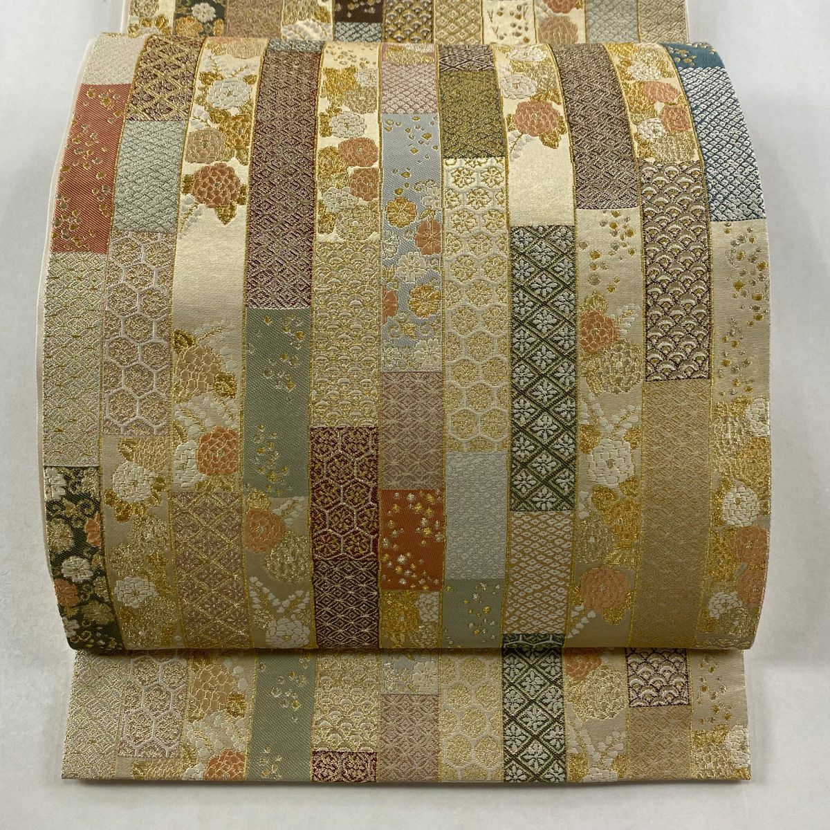【美品】 袋帶 逸品級 河村織物 落款あり 慶長菊花獻上 有職紋樣 金銀彩 金金箔 金色 六通 純蠶絲