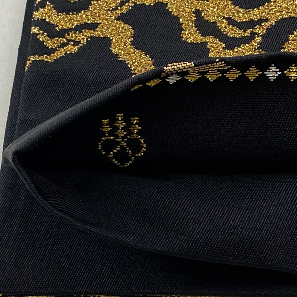 【美品】 袋帶 逸品級 じゅらく 落款あり 霞 市松樹 金銀糸 金金箔 黑 六通 純蠶絲