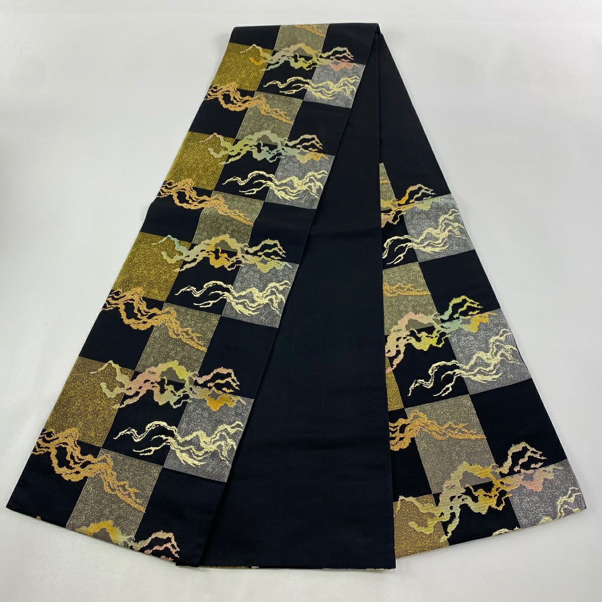 【美品】 袋帶 逸品級 じゅらく 落款あり 霞 市松樹 金銀糸 金金箔 黑 六通 純蠶絲
