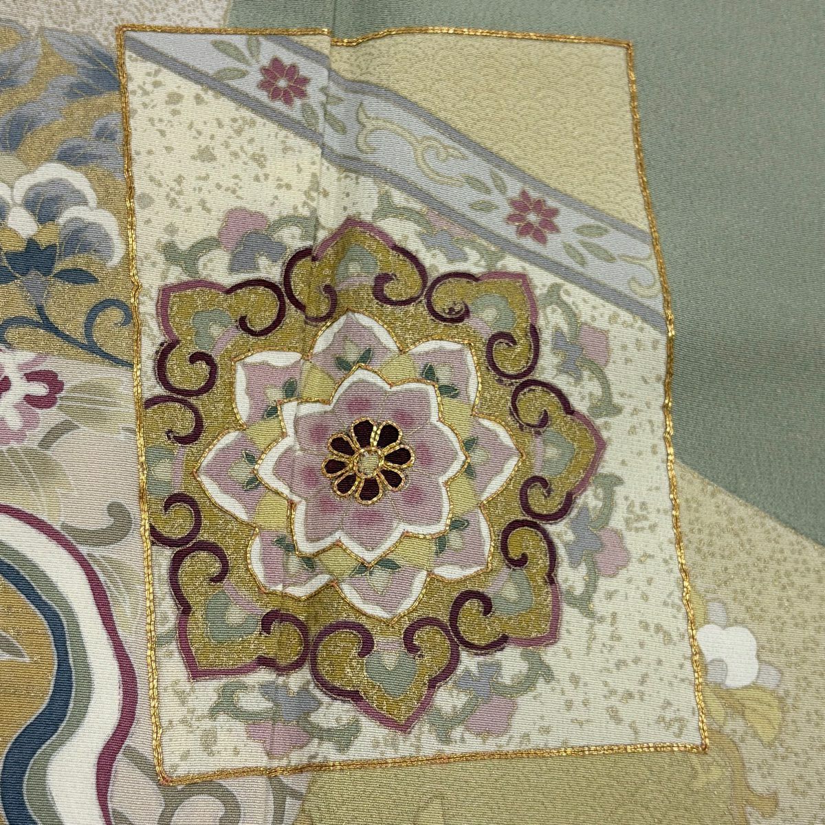 色留袖禮服 身長161.5cm 袖長63cm S 雙層 華紋 花唐草紋 金絲 金銀彩 灰綠 純蠶絲 秀品級