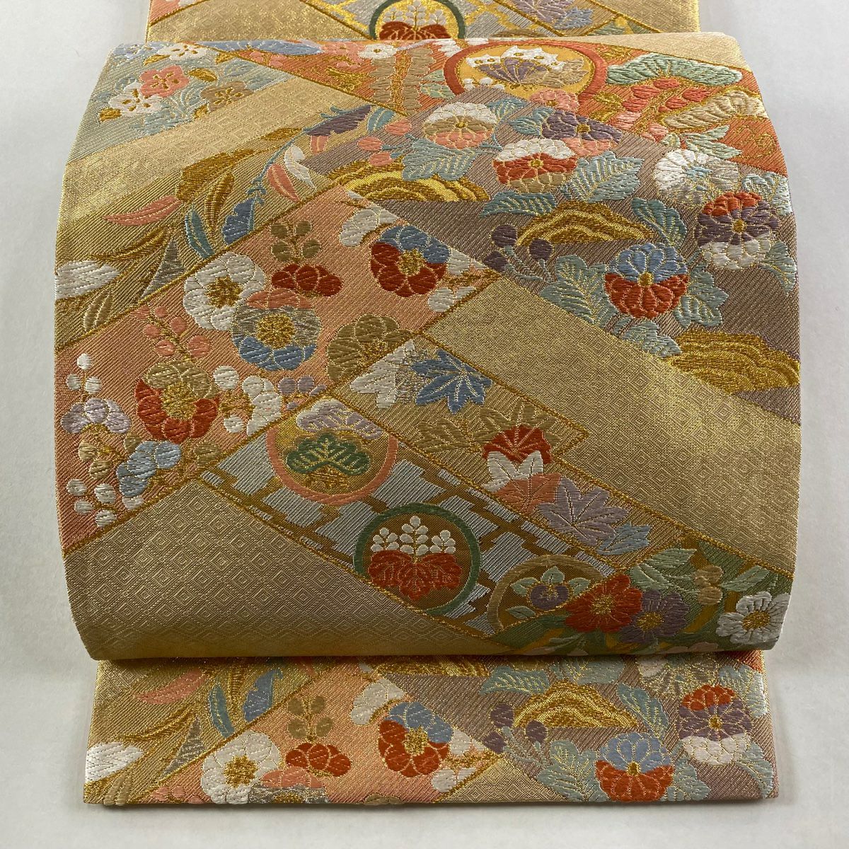 【美品】 袋帶 秀品級 蝶 草花紋 金銀線 金金箔 金色 六通 純蠶絲