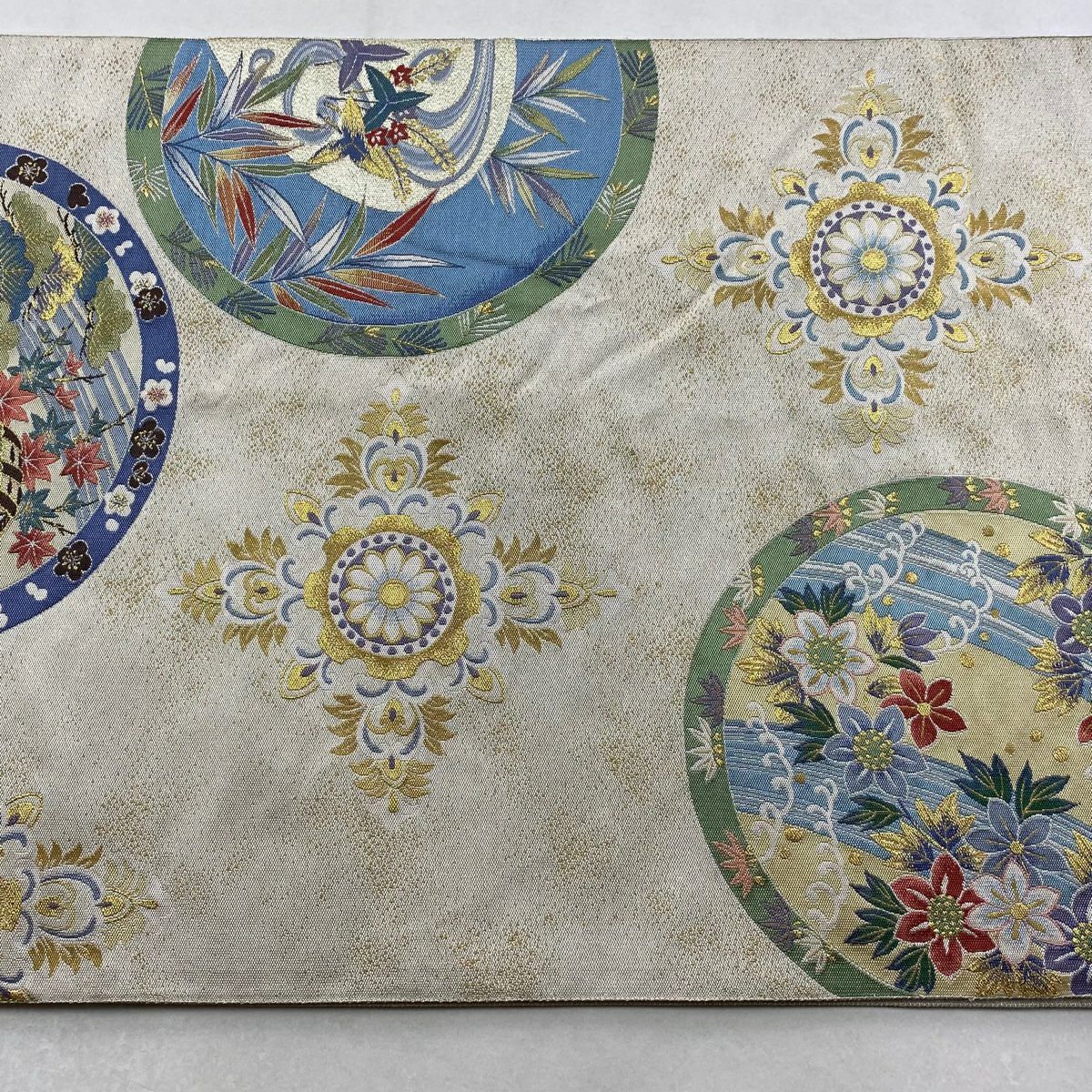 【美品】 袋帶 秀品級 關西仕立 家屋 草花紋 金糸 奶油 六通 純蠶絲