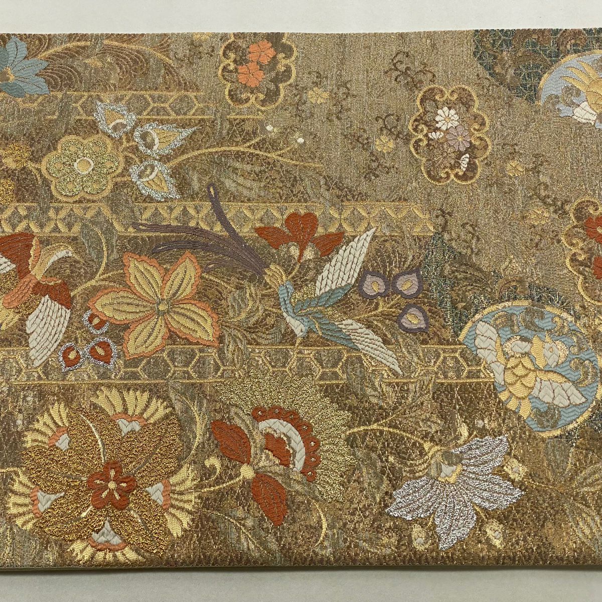 【美品】 袋帶 秀品級 尾長鳥 草花紋 金金箔 唐織 金色 六通 純蠶絲
