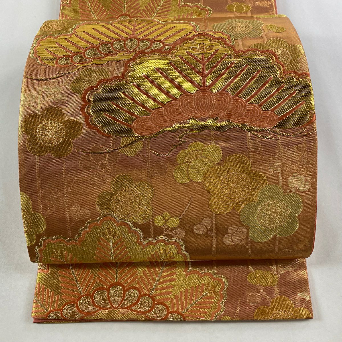 【美品】 袋帶 秀品級 笠松樹 枝梅花 金金箔 唐織 鮭粉色 六通 純蠶絲