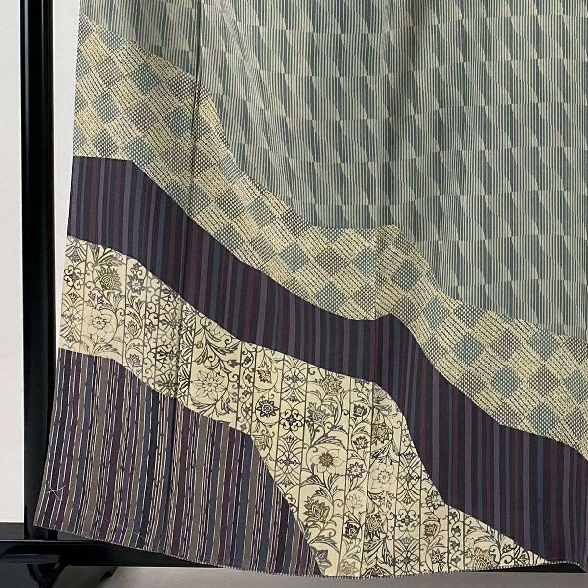 【美品】 付下 身長158.5cm 袖長64cm M 雙層 落款 花唐草紋 縞染 灰綠 純蠶絲 名品級