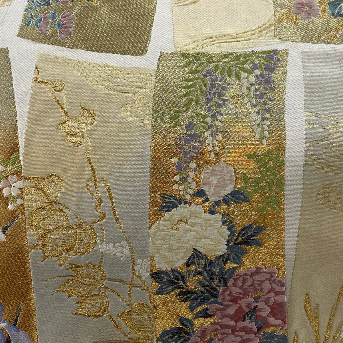【美品】 袋帶 名品級 じゅらく 落款あり 短冊 草花紋刺繡 金糸 米色 六通 純蠶絲