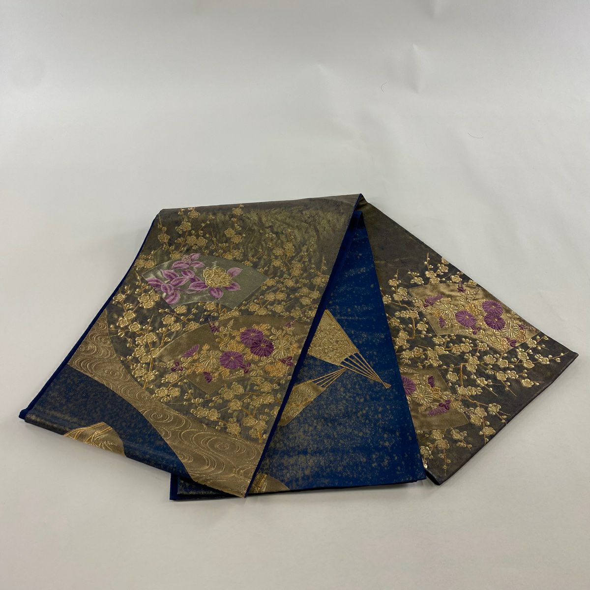 袋帶 名品級 帝王紫 落款 清薫賀祥末廣文 松樹竹子梅花 金糸 金金箔 深藍色 大鼓圖案 純蠶絲