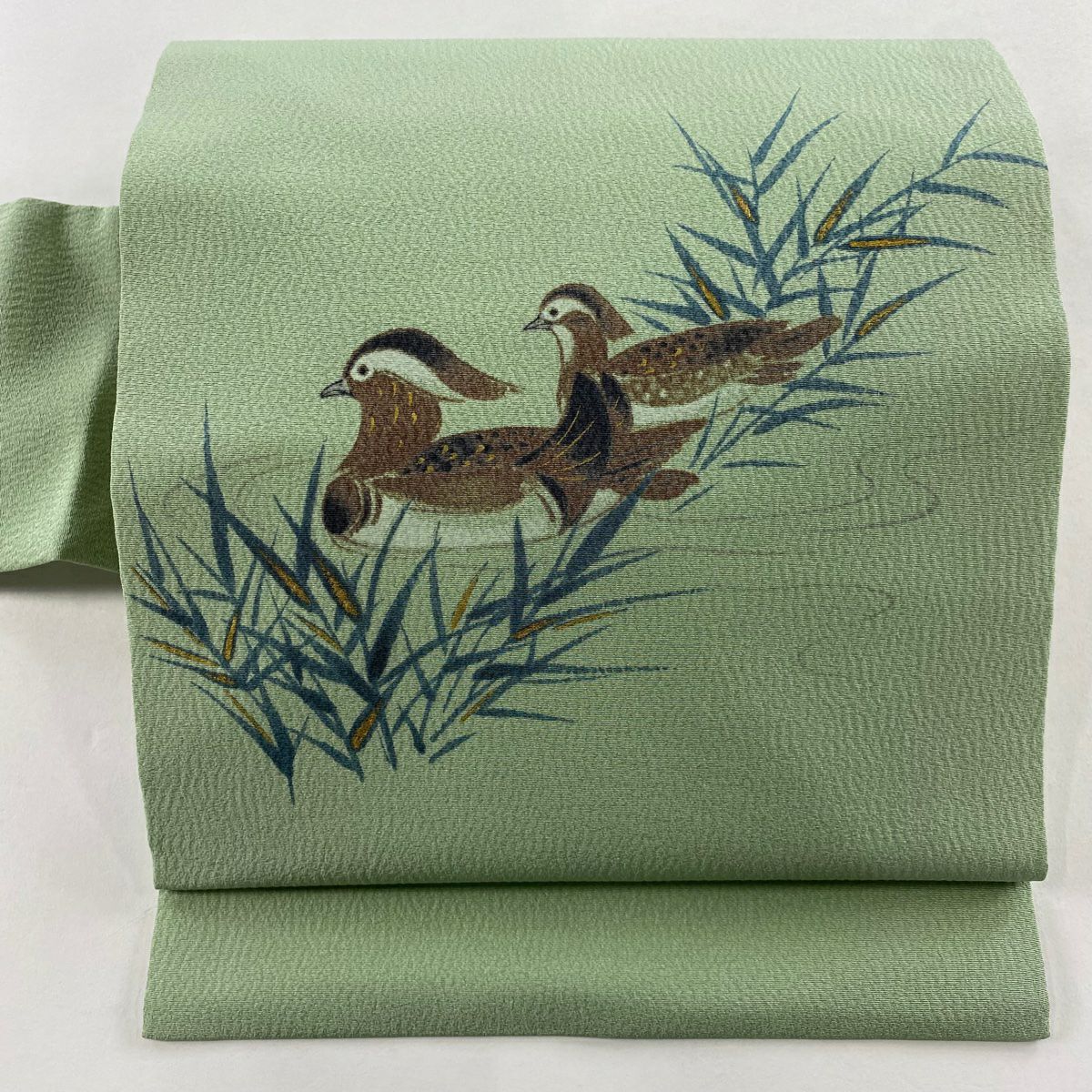 【美品】 名古屋帶 名品級 落款あり 山科春宣 鴛鴦 葉柄 金銀彩 薄綠 純蠶絲