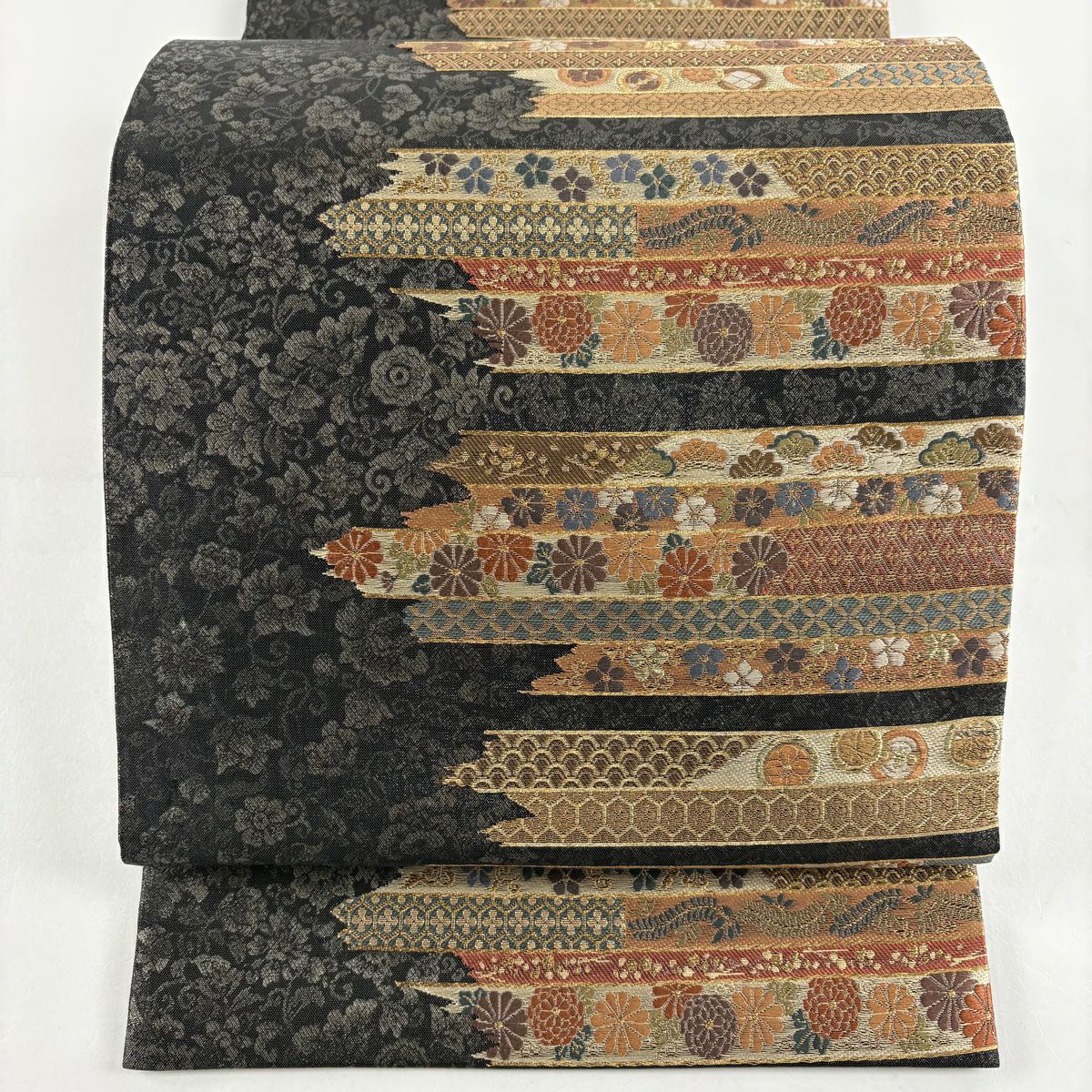 【美品】 袋帶 秀品級 草花紋紋 有職文樣 刺繡 金絲 黑 六通 純蠶絲
