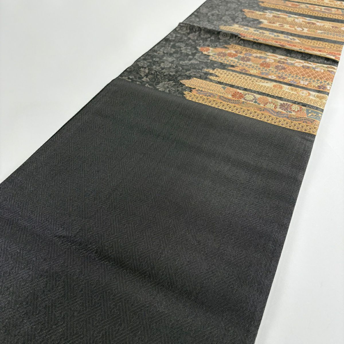 【美品】 袋帶 秀品級 草花紋紋 有職文樣 刺繡 金絲 黑 六通 純蠶絲