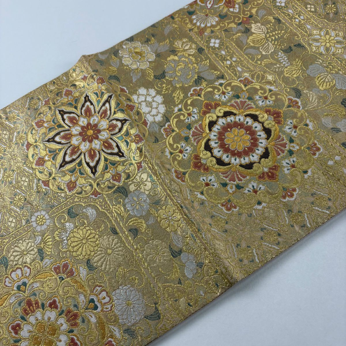 【美品】 袋帶 秀品級 華紋 草花紋刺繡 金銀彩 金色 六通 純蠶絲