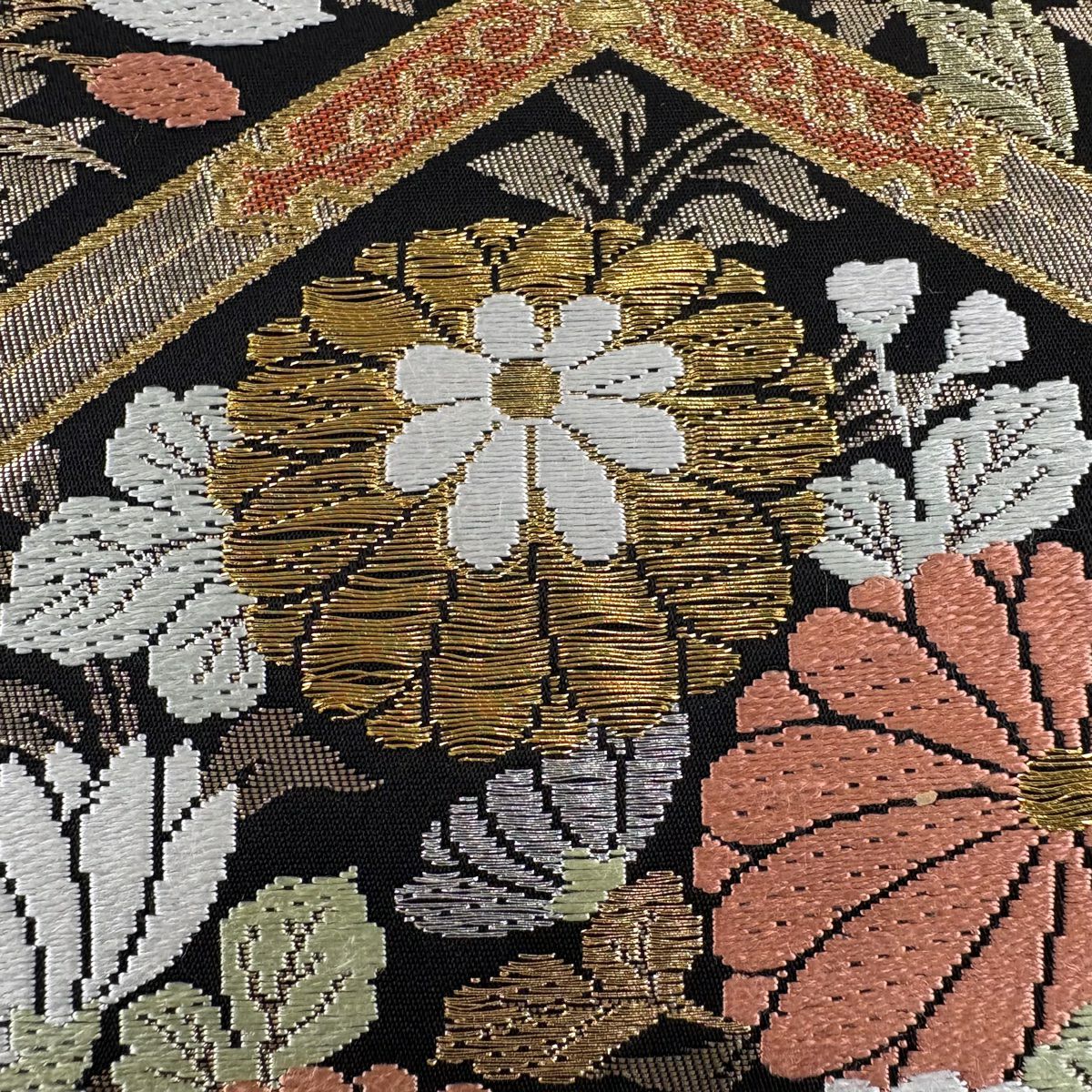 【美品】 袋帶 秀品級 菊花 斜格刺繡 金絲 黑 六通 純蠶絲