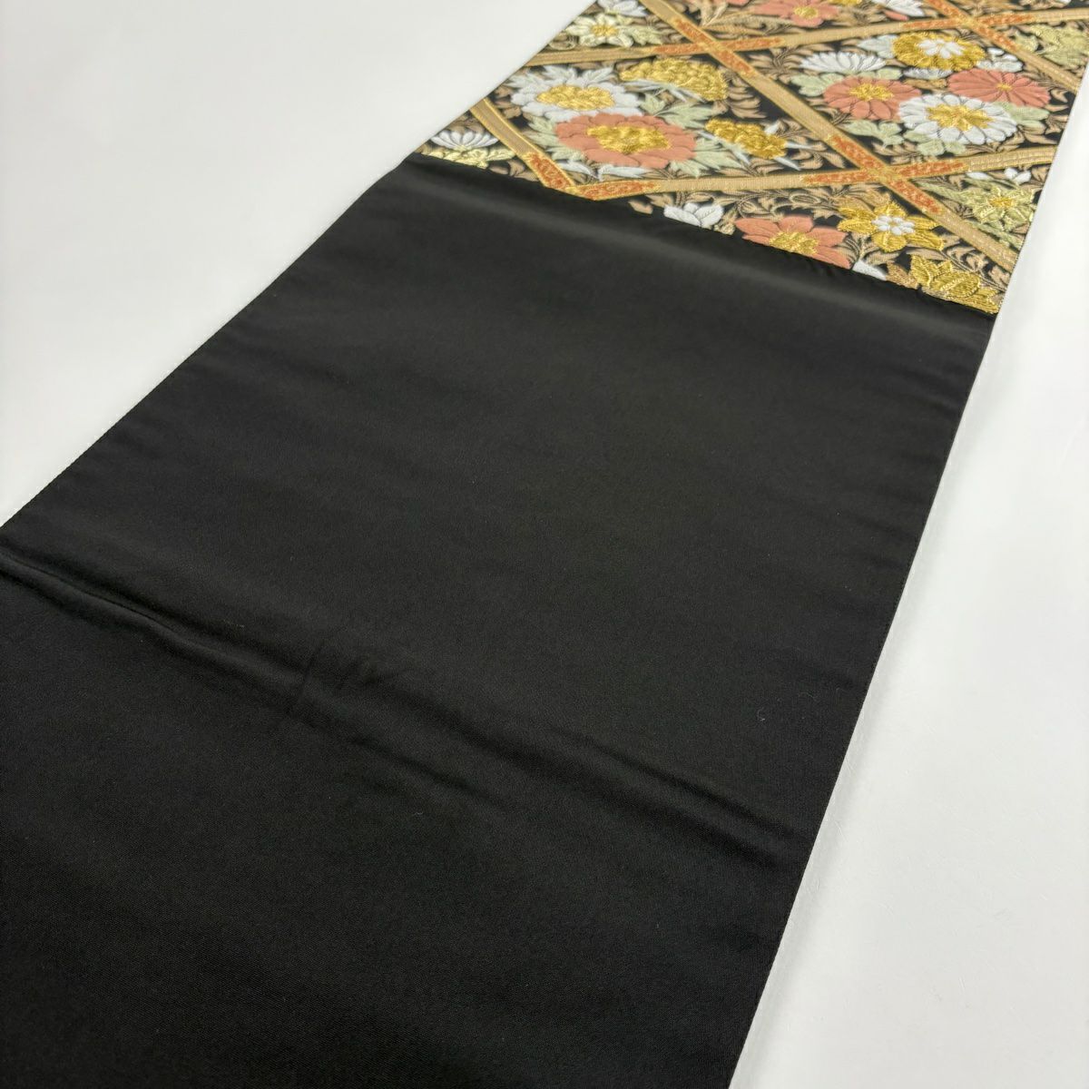 【美品】 袋帶 秀品級 菊花 斜格刺繡 金絲 黑 六通 純蠶絲