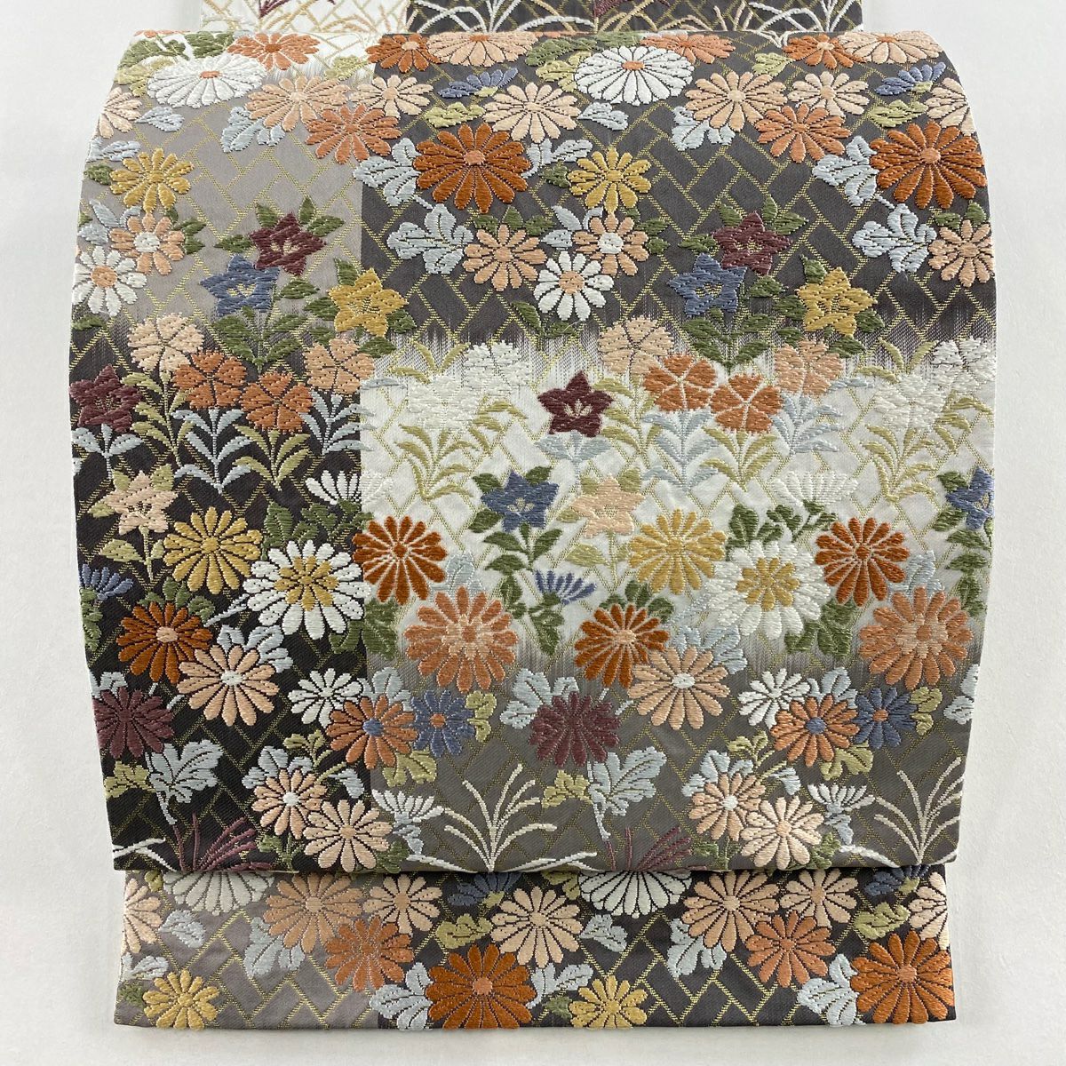 【美品】 袋帶 秀品級 秋草紋 檜垣紋 唐織 金金箔 灰色 六通 純蠶絲