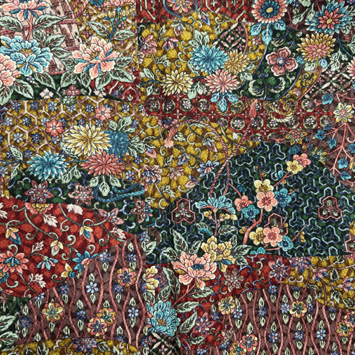 【美品】 小紋 身長157cm 袖長61.5cm S 雙層 落款あり 草花紋紋 有職文樣 縮緬 山吹茶 純蠶絲 秀品級