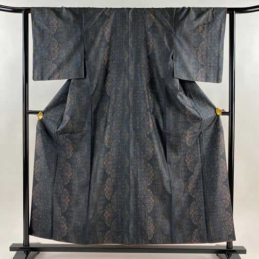 【美品】 大島紬織 身長155.5cm 袖長62cm S 雙層 證書附帶 華紋 幾何圖案 泥染 墨 黑 純蠶絲 名品級