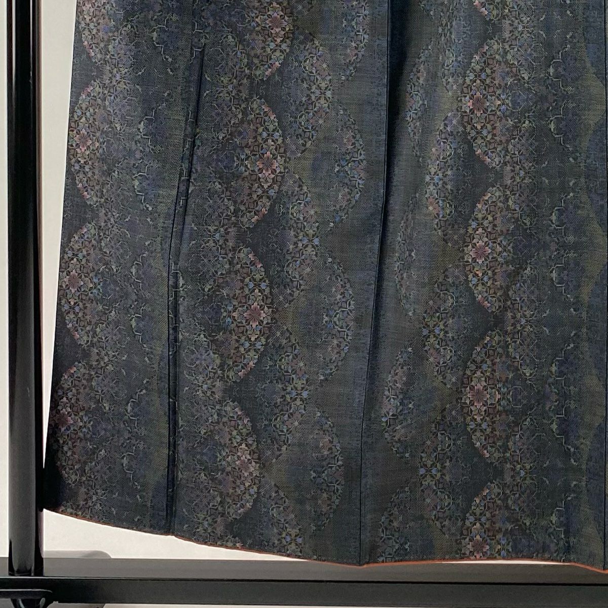 【美品】 大島紬織 身長155.5cm 袖長62cm S 雙層 證書附帶 華紋 幾何圖案 泥染 墨 黑 純蠶絲 名品級