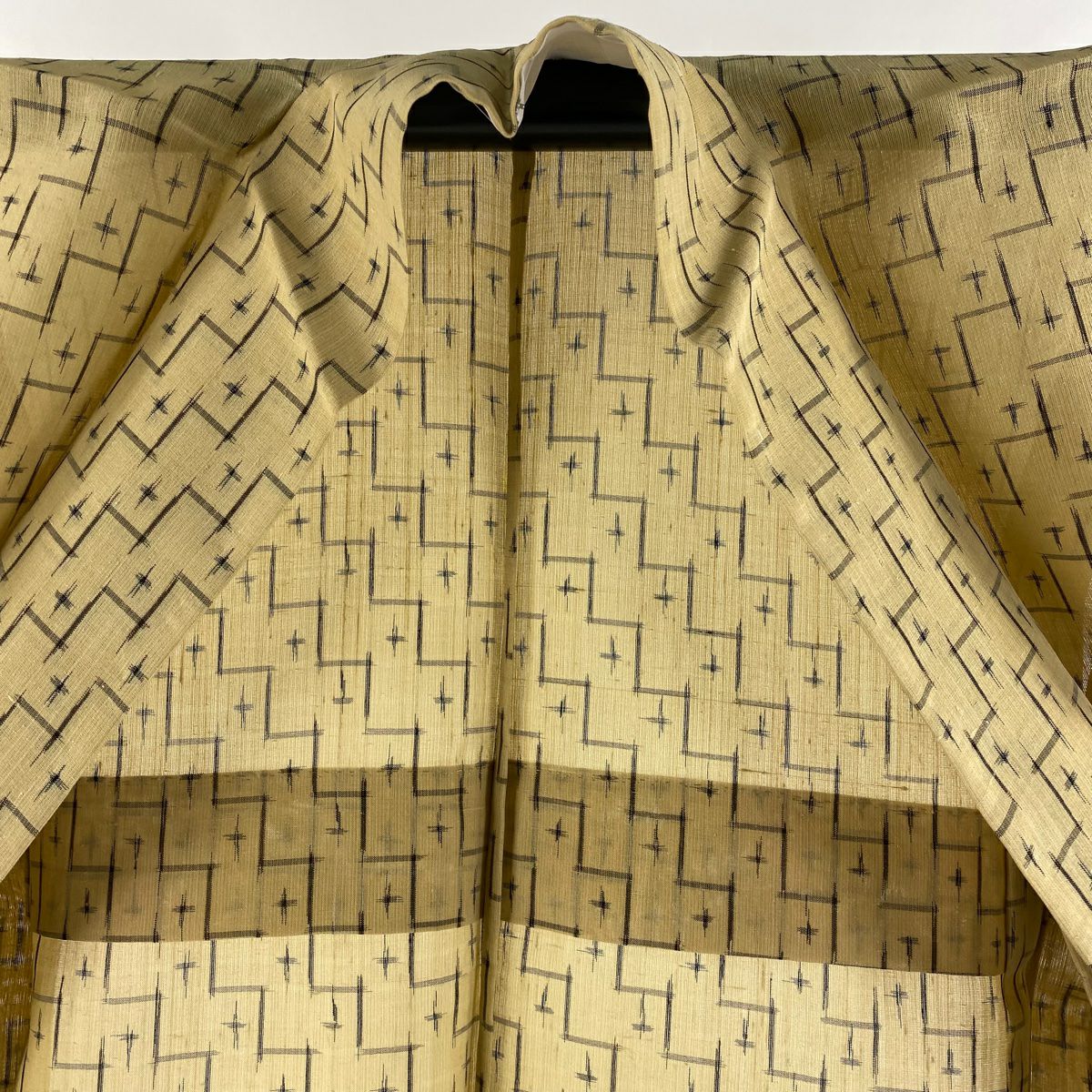 【美品】 紬織 身長158cm 袖長62cm S 薄物 純蠶絲 證書あり 十字絣 幾何學 米色 純蠶絲 逸品級