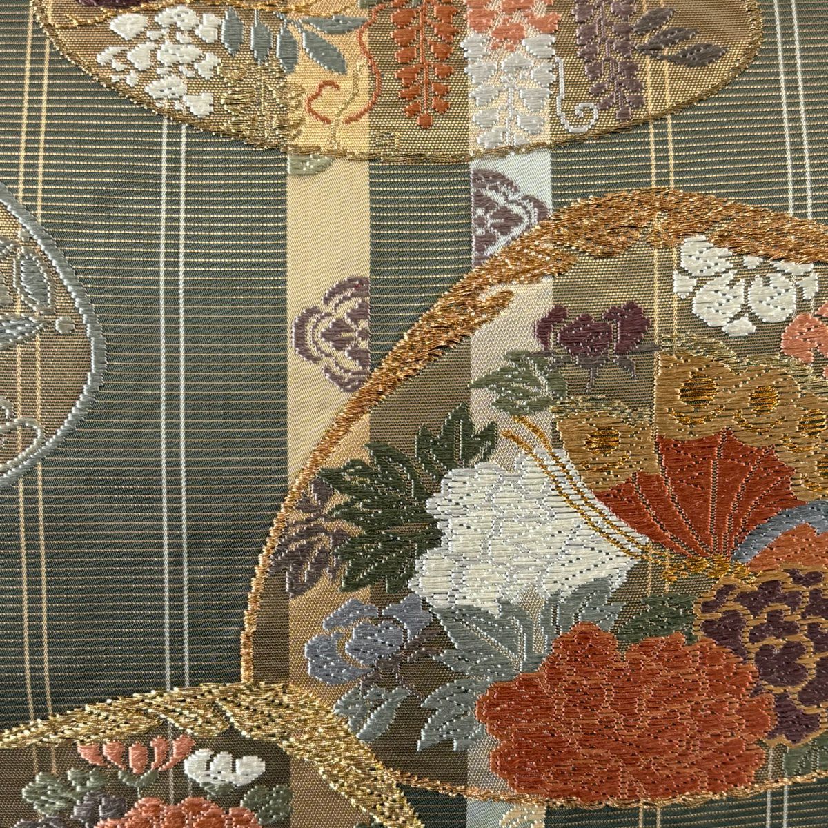 【美品】 袋帶 秀品級 貝合草花紋 金絲 金金箔 鶯色 六通 純蠶絲