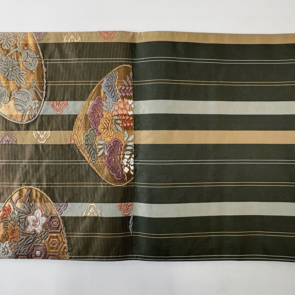 【美品】 袋帶 秀品級 貝合草花紋 金絲 金金箔 鶯色 六通 純蠶絲