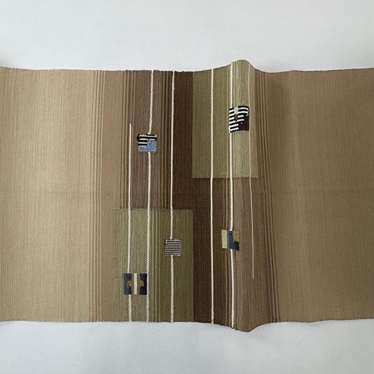 【美品】 名古屋帶 秀品級 八寸名古屋帶 松樹葉仕立 紬織織 地 縞 幾何學 焦茶 純蠶絲