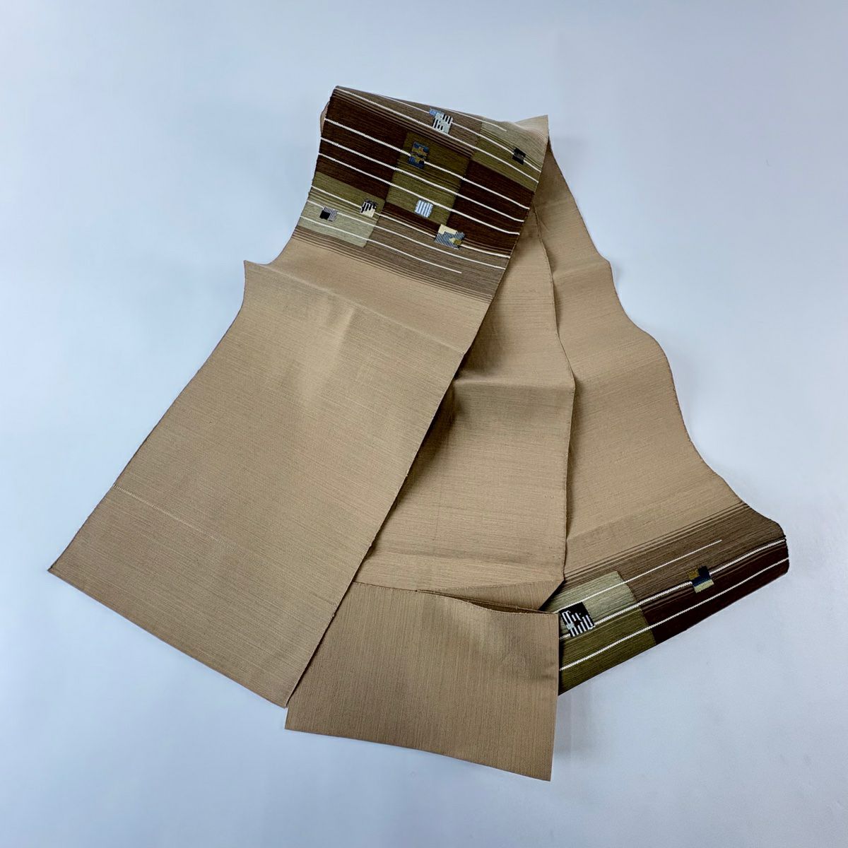 【美品】 名古屋帶 秀品級 八寸名古屋帶 松樹葉仕立 紬織織 地 縞 幾何學 焦茶 純蠶絲