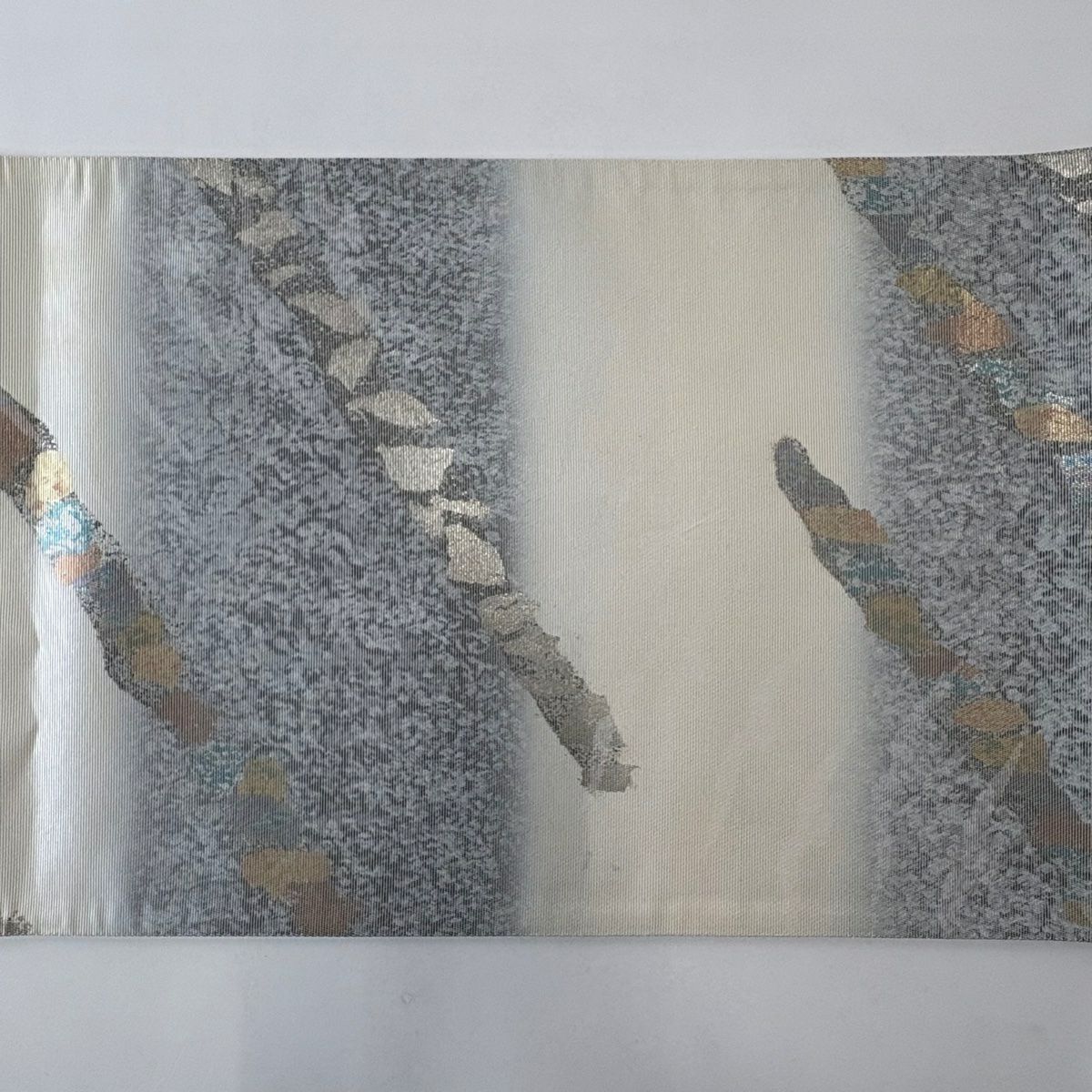 【美品】 袋帶 秀品級 幾何學 真珠金金箔 灰白 六通 純蠶絲