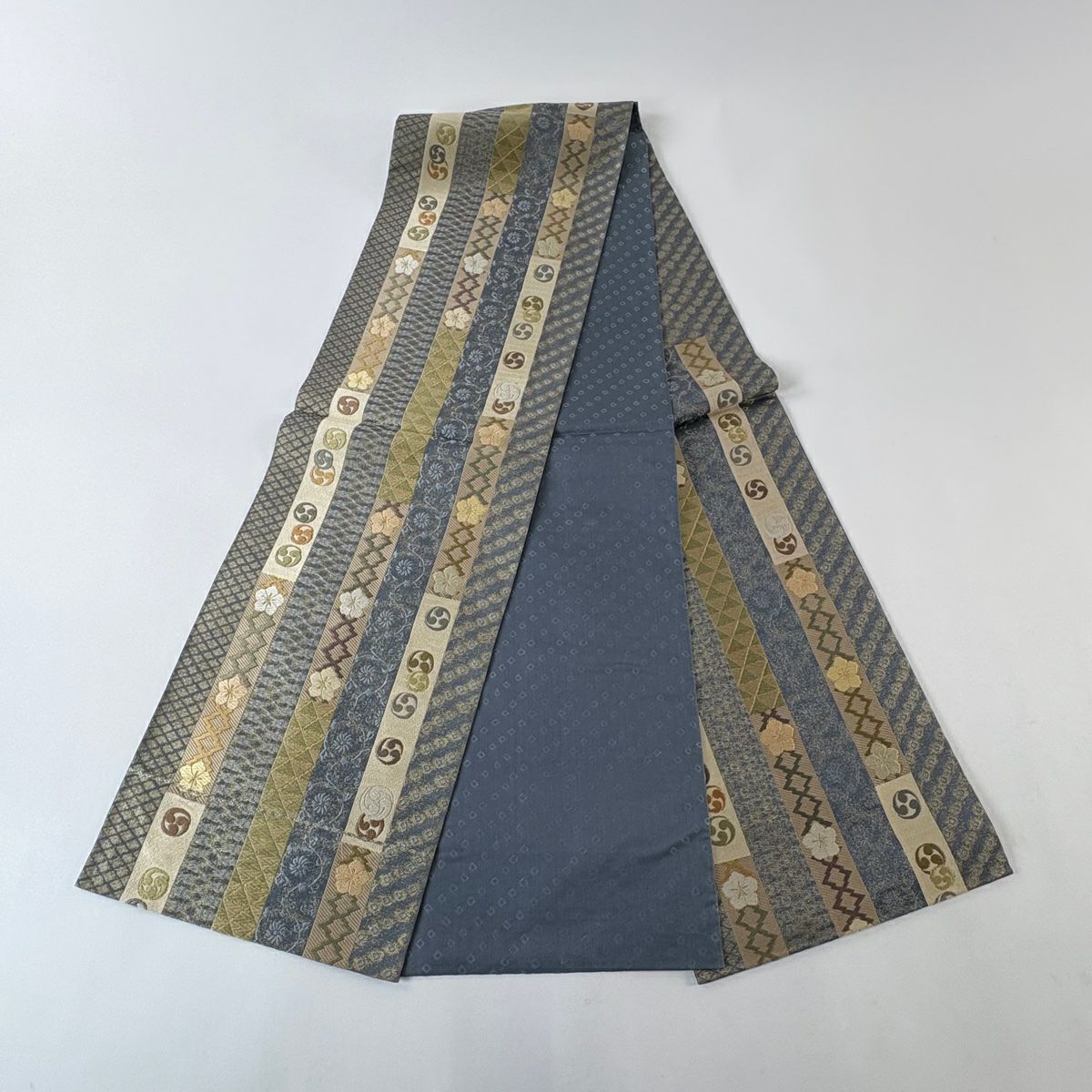 【美品】 袋帶 秀品級 花唐草紋 松樹皮菱 唐織 金絲 青灰 六通 純蠶絲