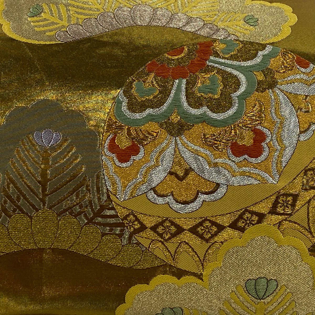 【美品】 袋帶 秀品級 振袖禮服禮服向き 笠松樹 鞠 金銀彩 金金箔 金色 六通 純蠶絲