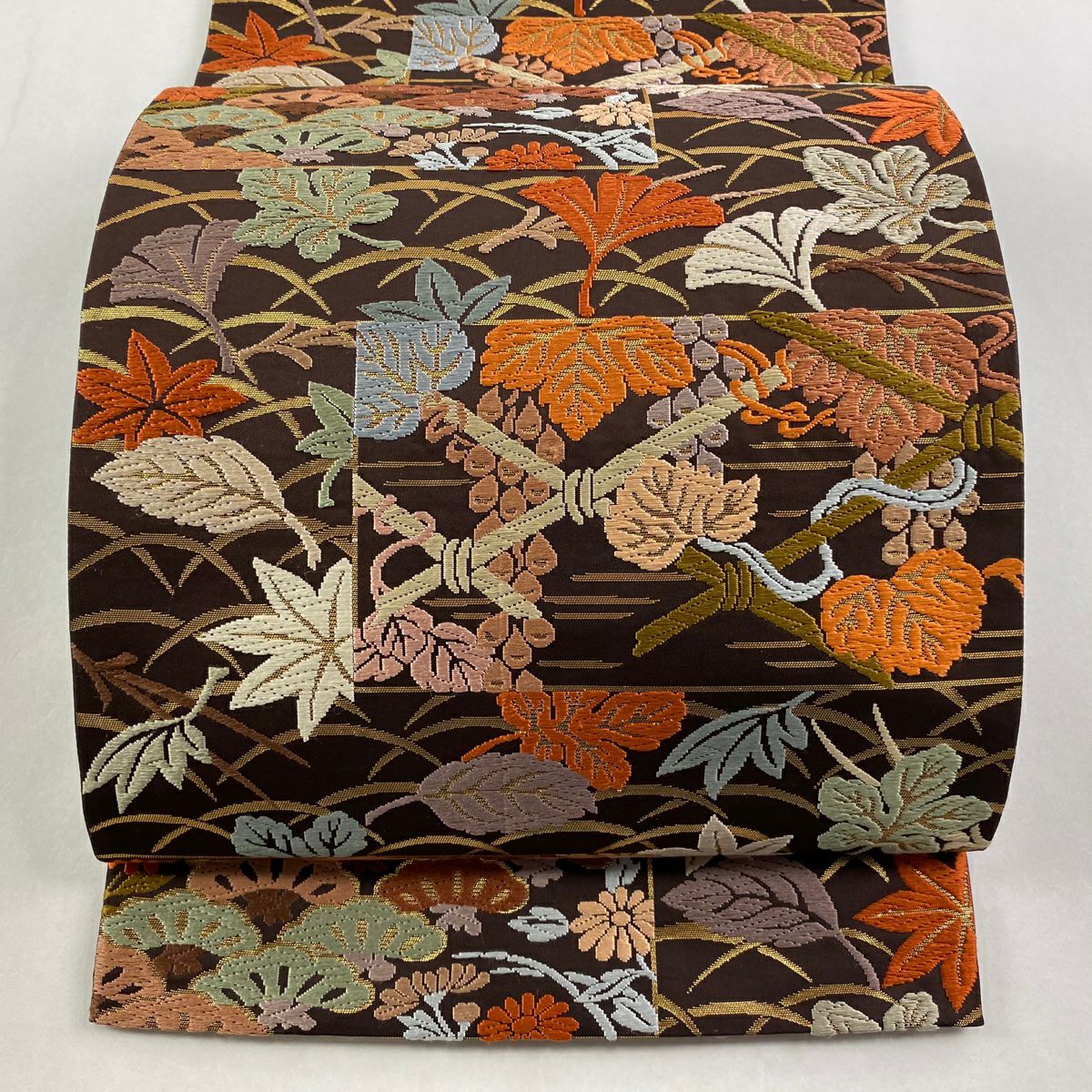 【美品】 袋帶 秀品級 松樹 葉與果實 金金箔 焦茶 六通 純蠶絲