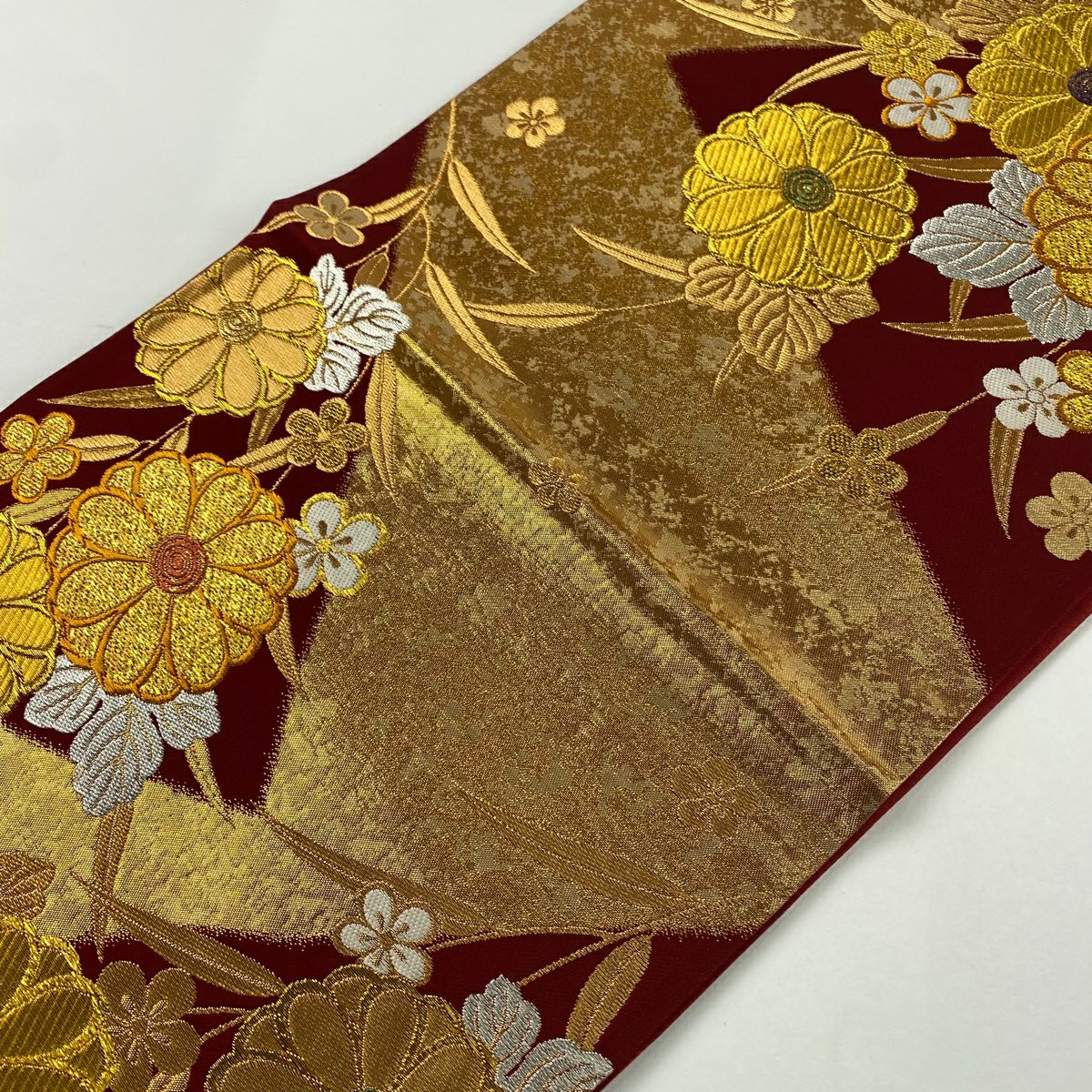 【美品】 袋帶 秀品級 振袖禮服禮服用 菊花花 梅花花 金銀彩 金金箔 深紅色 六通 純蠶絲