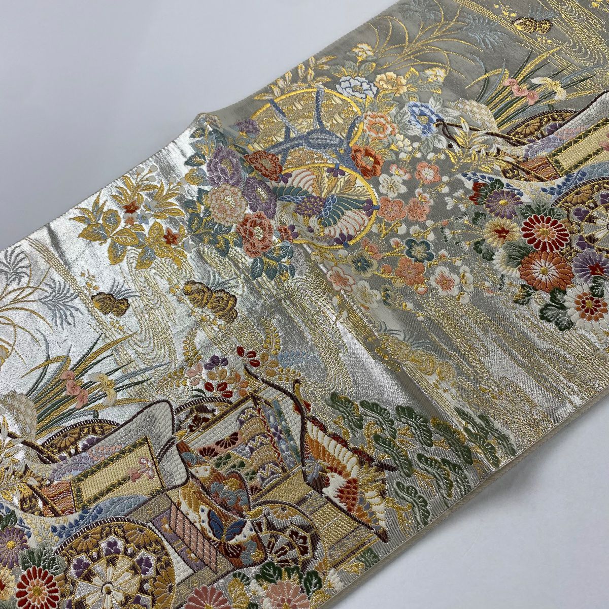 【美品】 袋帶 秀品級 關西仕立 御所車鼓文 御所車 草花紋 金銀彩 金金箔 銀 六通 純蠶絲