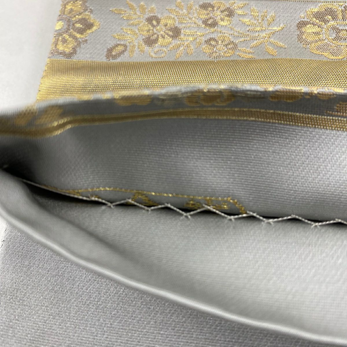 【美品】 袋帶 秀品級 華紋 花唐草紋 金金箔 灰色 大鼓圖案 純蠶絲
