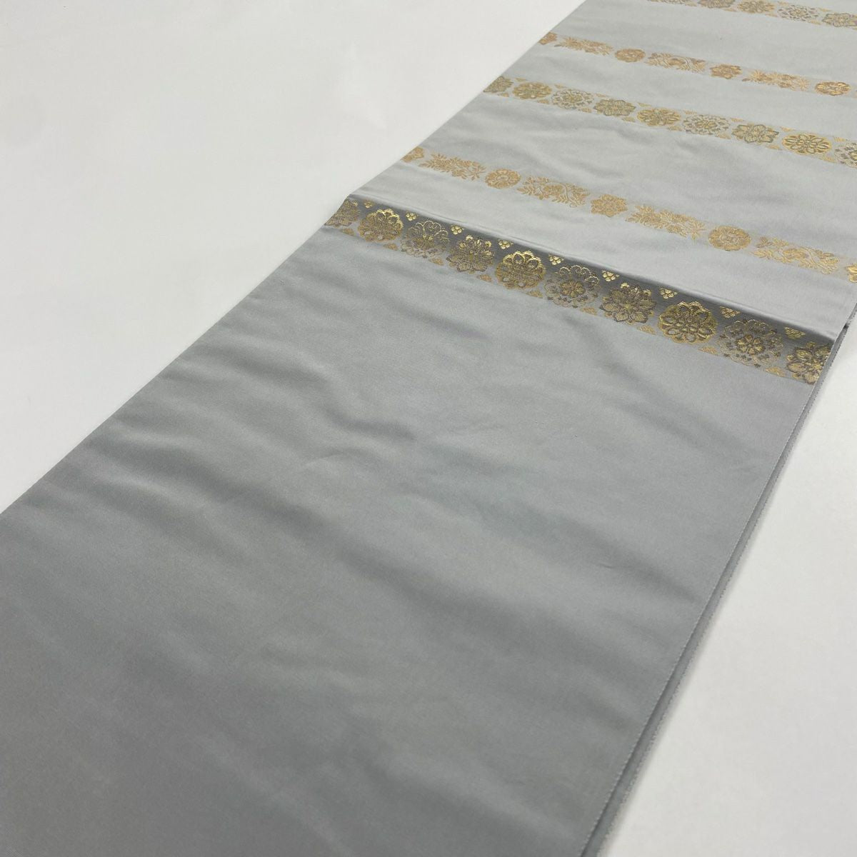 【美品】 袋帶 秀品級 華紋 花唐草紋 金金箔 灰色 大鼓圖案 純蠶絲