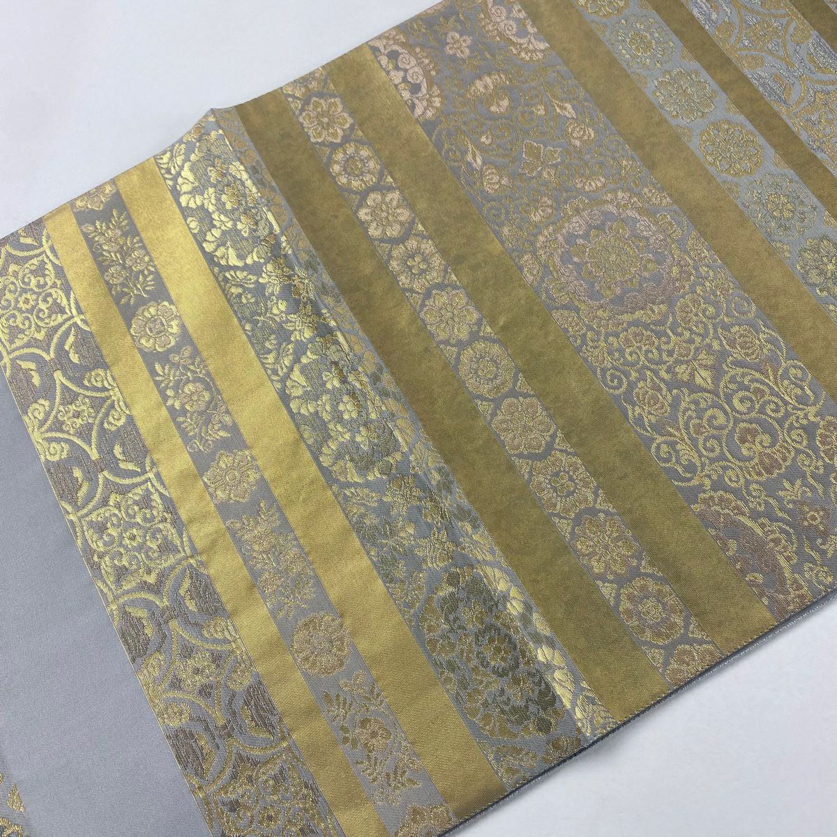 【美品】 袋帶 秀品級 華紋 花唐草紋 金金箔 灰色 大鼓圖案 純蠶絲