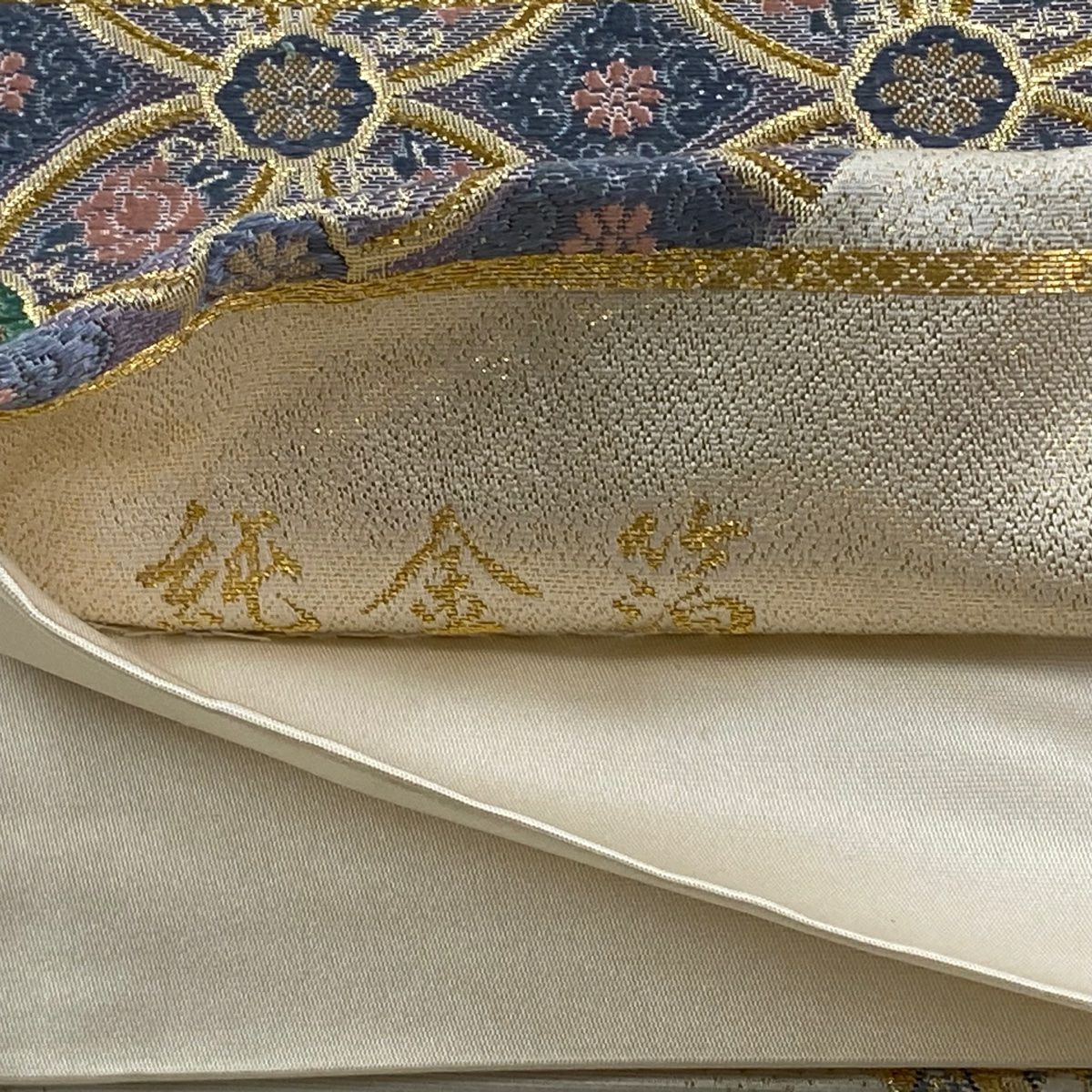 【美品】 袋帶 逸品級 となみ織物 落款あり 柿本市郎監修 純金金箔 七寶 青海波 金絲 金箔 奶油 六通 純蠶絲