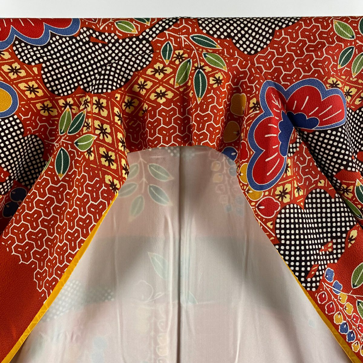 【美品】振袖禮服 身長158cm 袖長66cm M 雙層 栗山吉三郎 落款あり 松樹 藤 絞染 朱 純蠶絲 逸品級