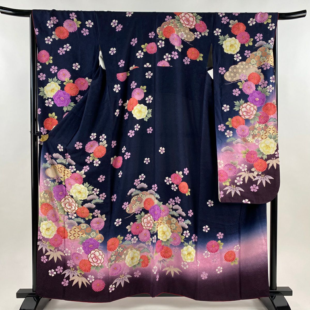 【美品】振袖禮服 身長160cm 袖長68cm L 雙層 牡丹 松樹 金通刺繡 深藍 純蠶絲 逸品級