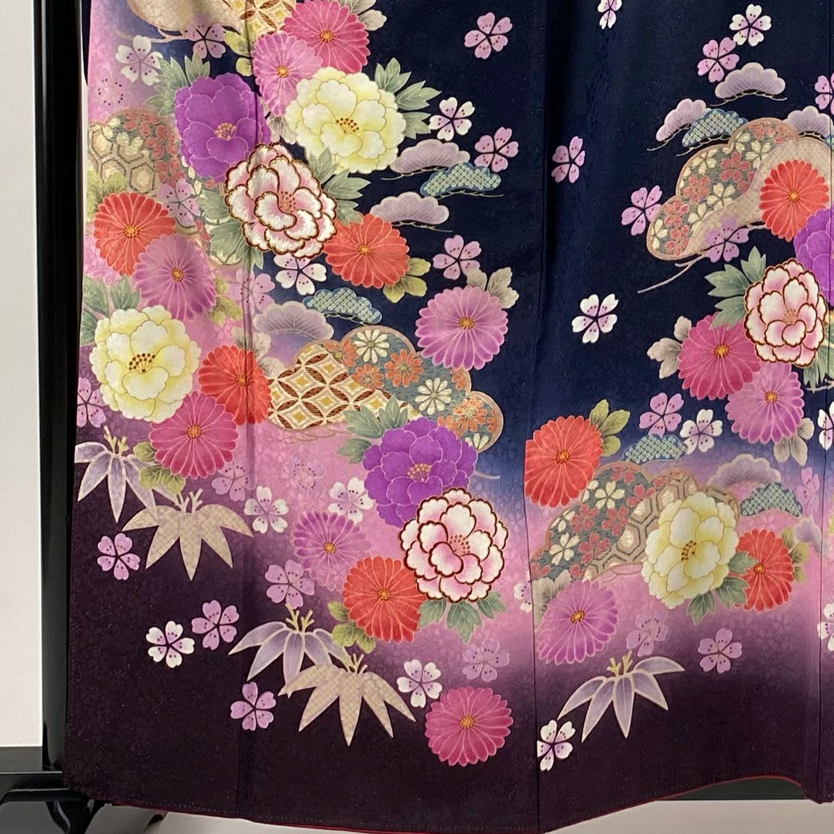 【美品】振袖禮服 身長160cm 袖長68cm L 雙層 牡丹 松樹 金通刺繡 深藍 純蠶絲 逸品級