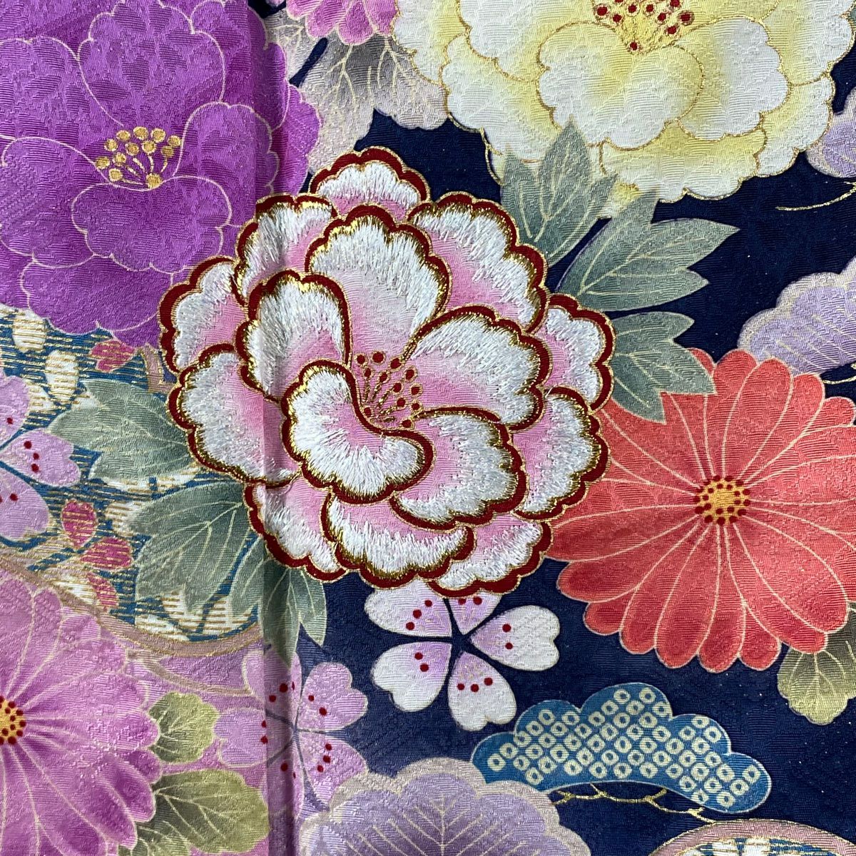 【美品】振袖禮服 身長160cm 袖長68cm L 雙層 牡丹 松樹 金通刺繡 深藍 純蠶絲 逸品級