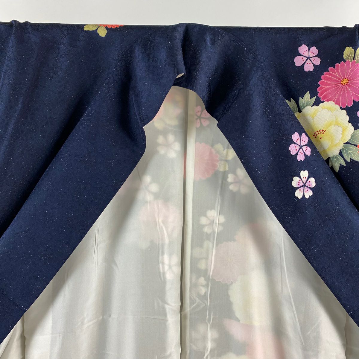 【美品】振袖禮服 身長160cm 袖長68cm L 雙層 牡丹 松樹 金通刺繡 深藍 純蠶絲 逸品級