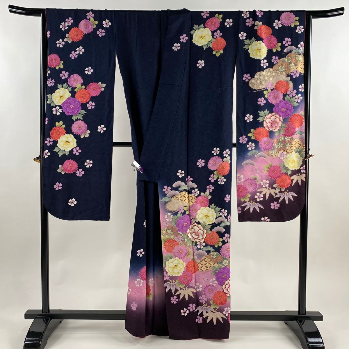 【美品】振袖禮服 身長160cm 袖長68cm L 雙層 牡丹 松樹 金通刺繡 深藍 純蠶絲 逸品級